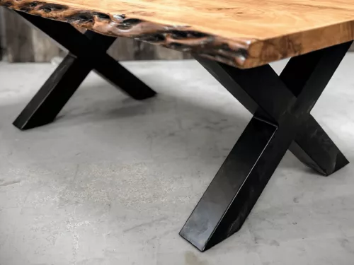 Des pieds de table basse en acier noir