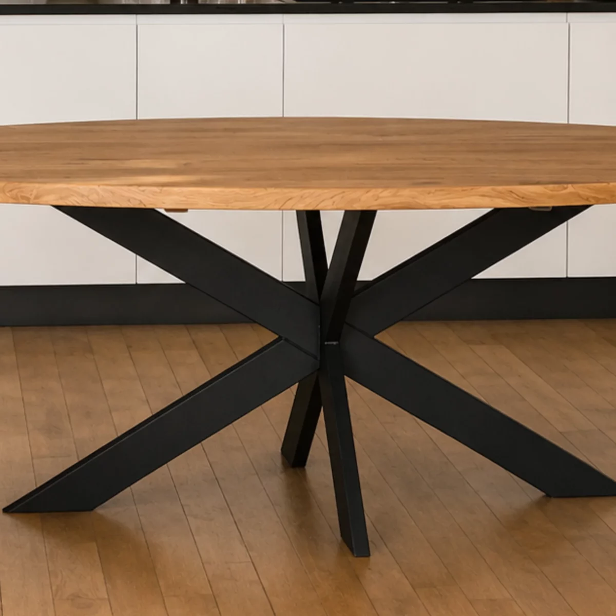 Un pied de table étoile en acier
