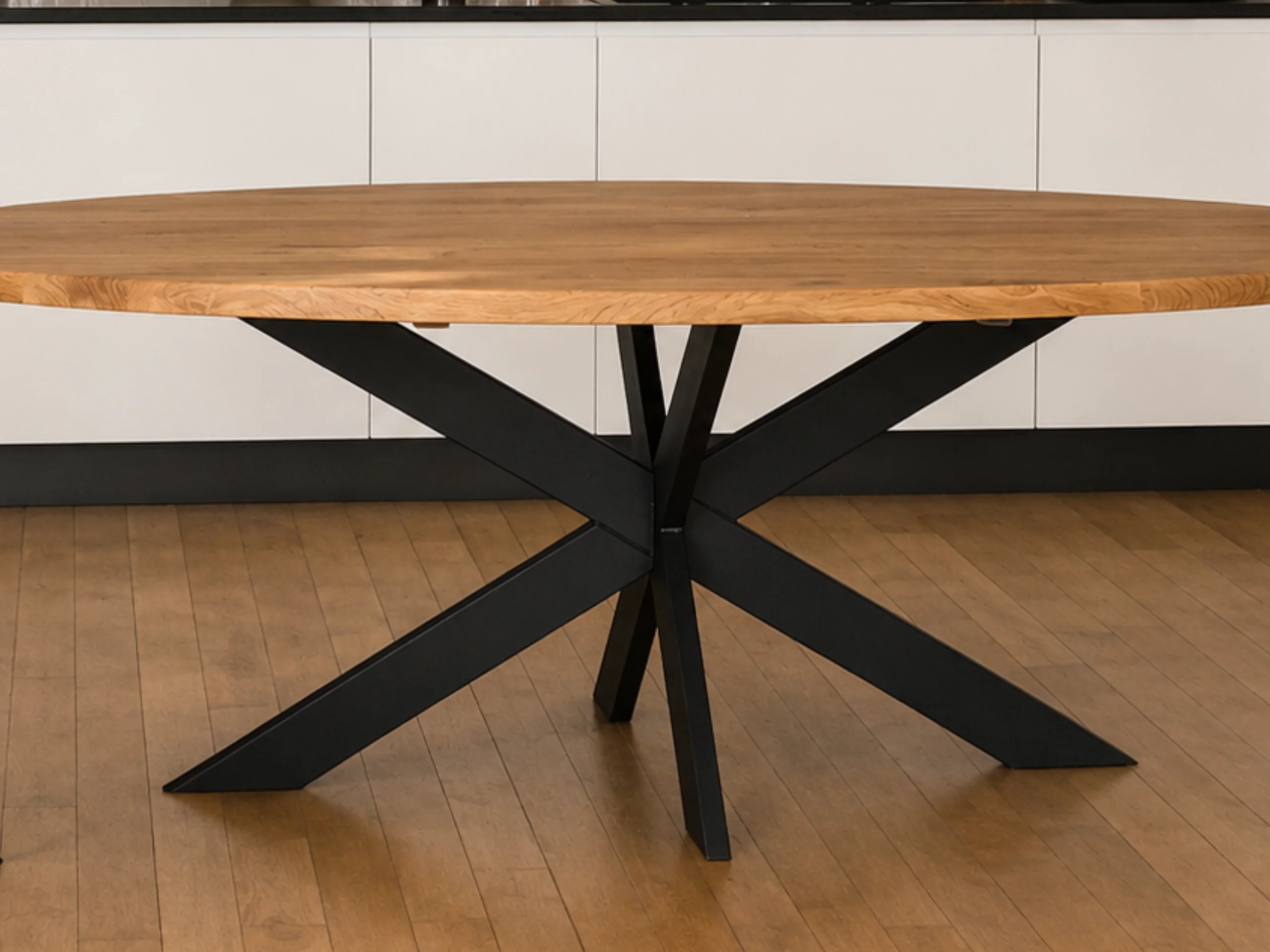 Un pied de table étoile en acier