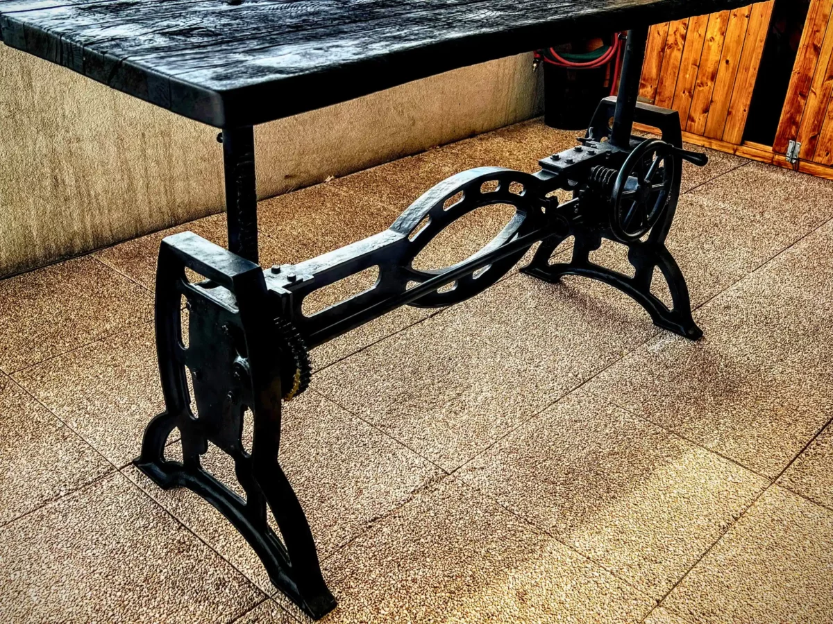 Un pied réglable sur une terrasse