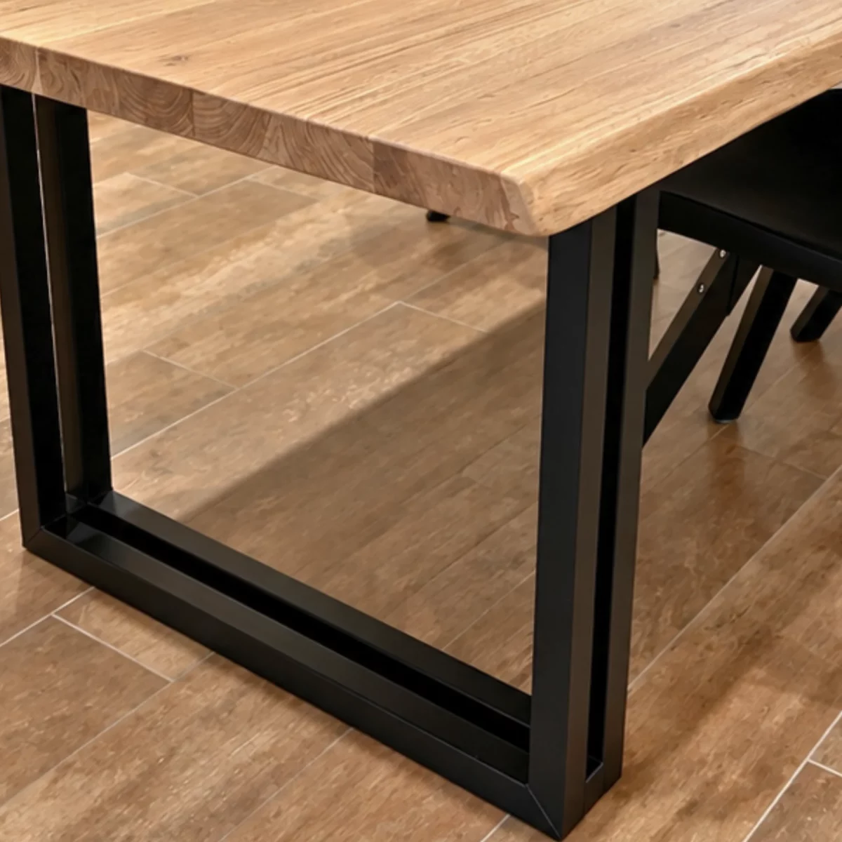 Des pieds de tables U en acier