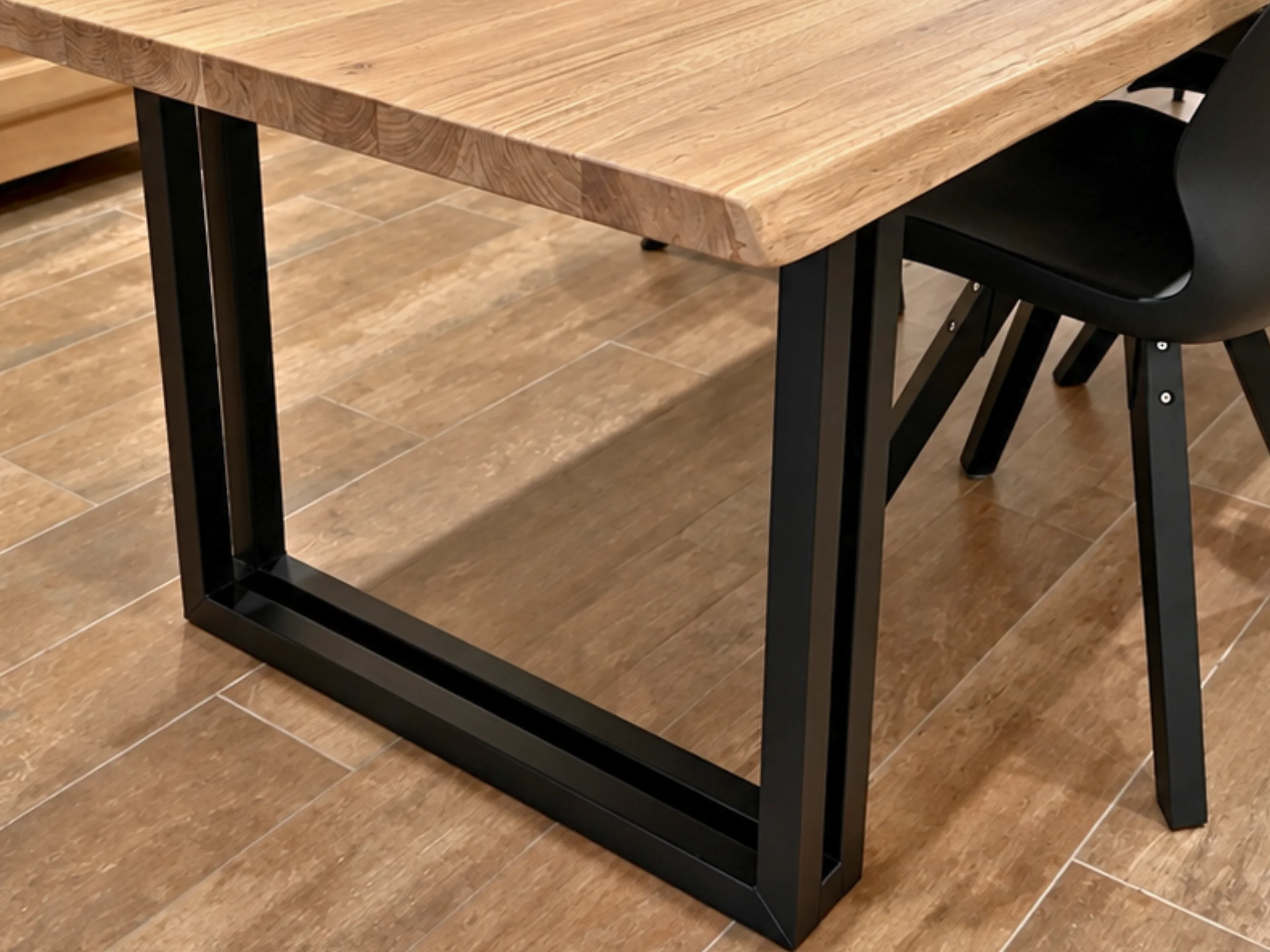 Des pieds de tables U en acier