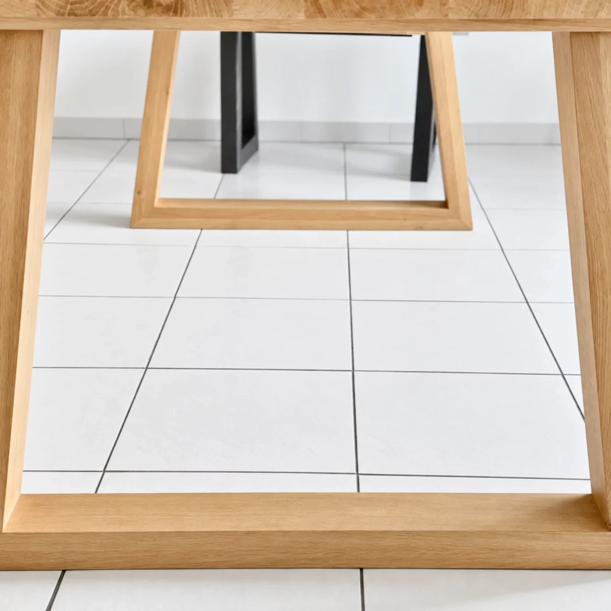 Des pieds de table à manger en bois massif