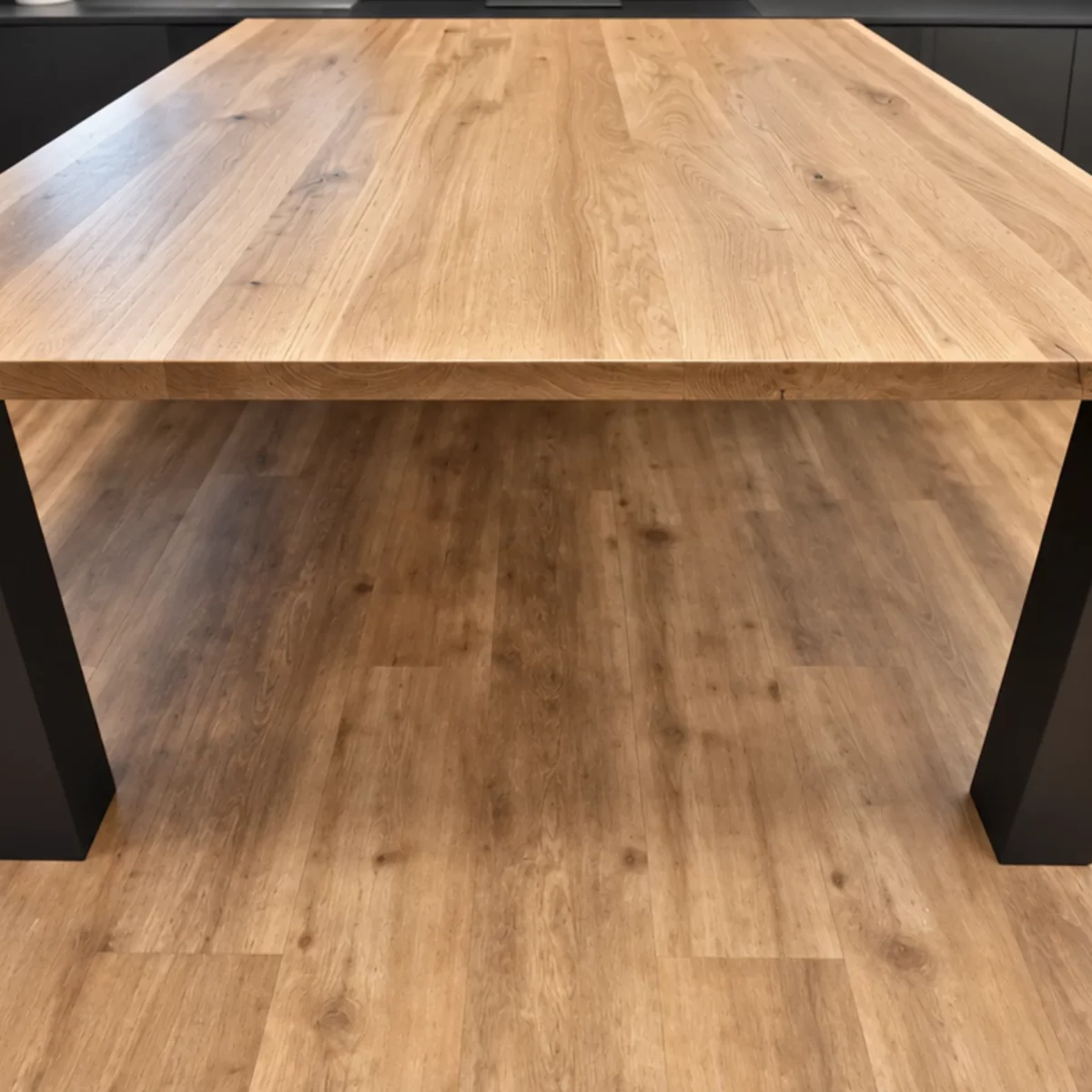 Des pieds de table carré en acier