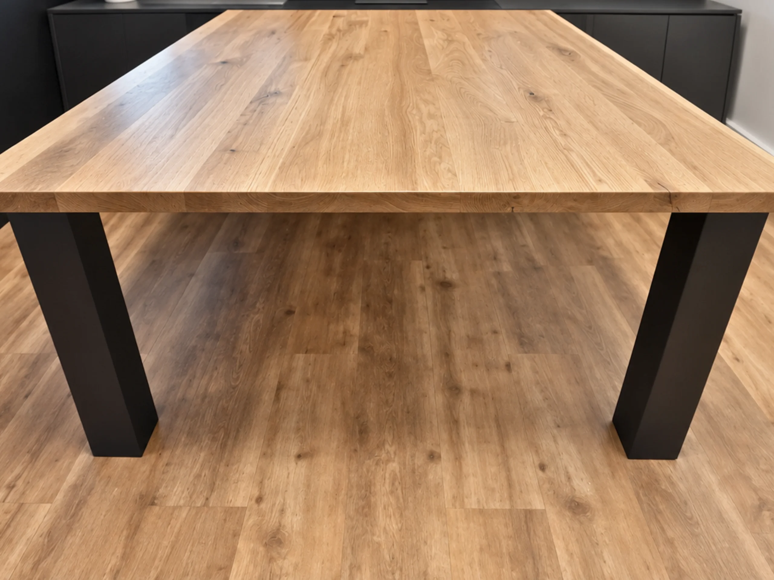 Des pieds de table carré en acier
