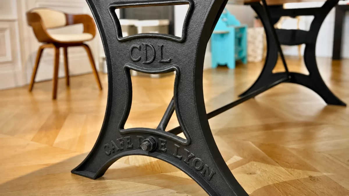 Antique Cast Iron Table Leg | Vintage & Stability | VitaDeco
