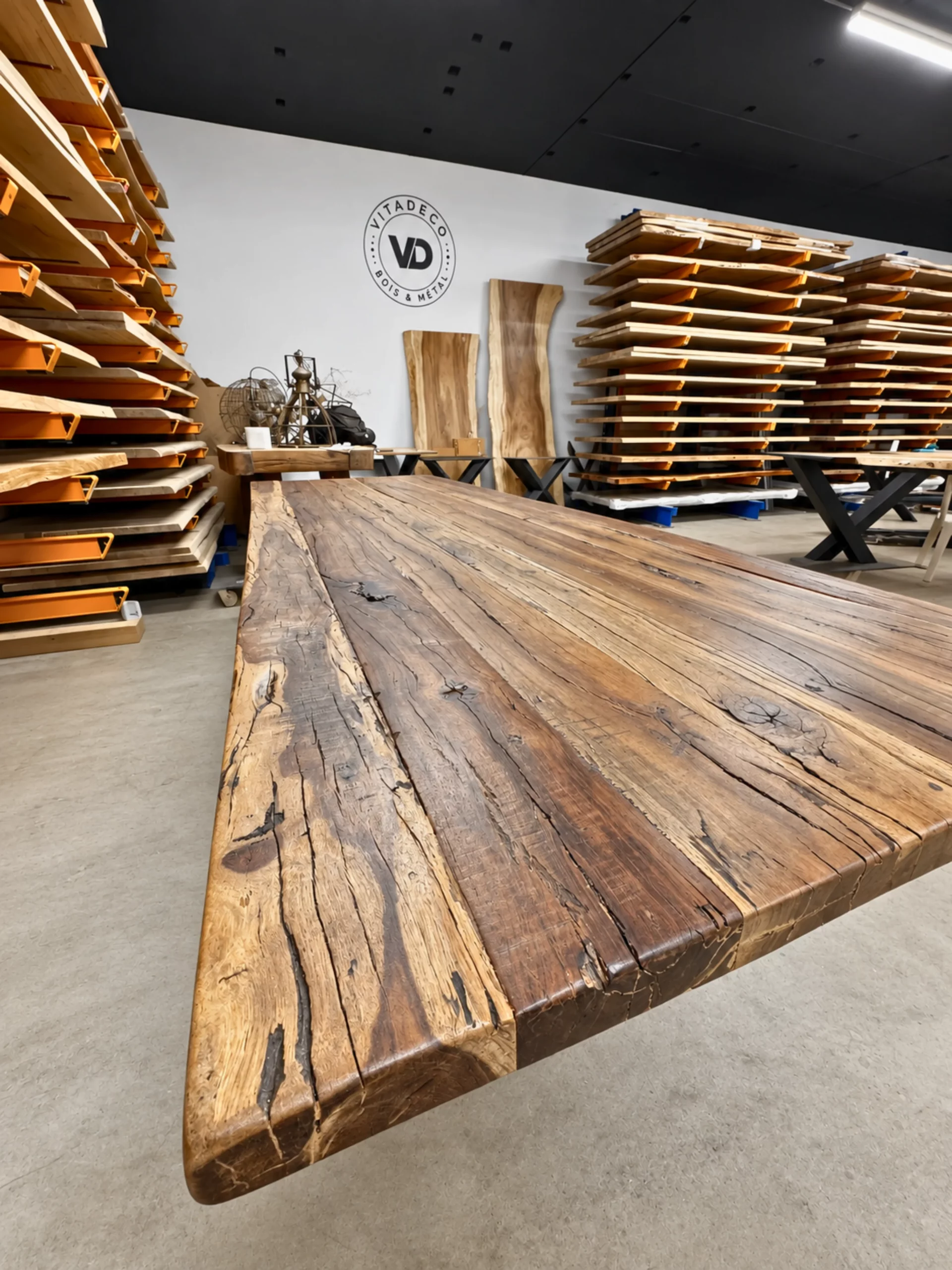 Un plateau en bois recyclé