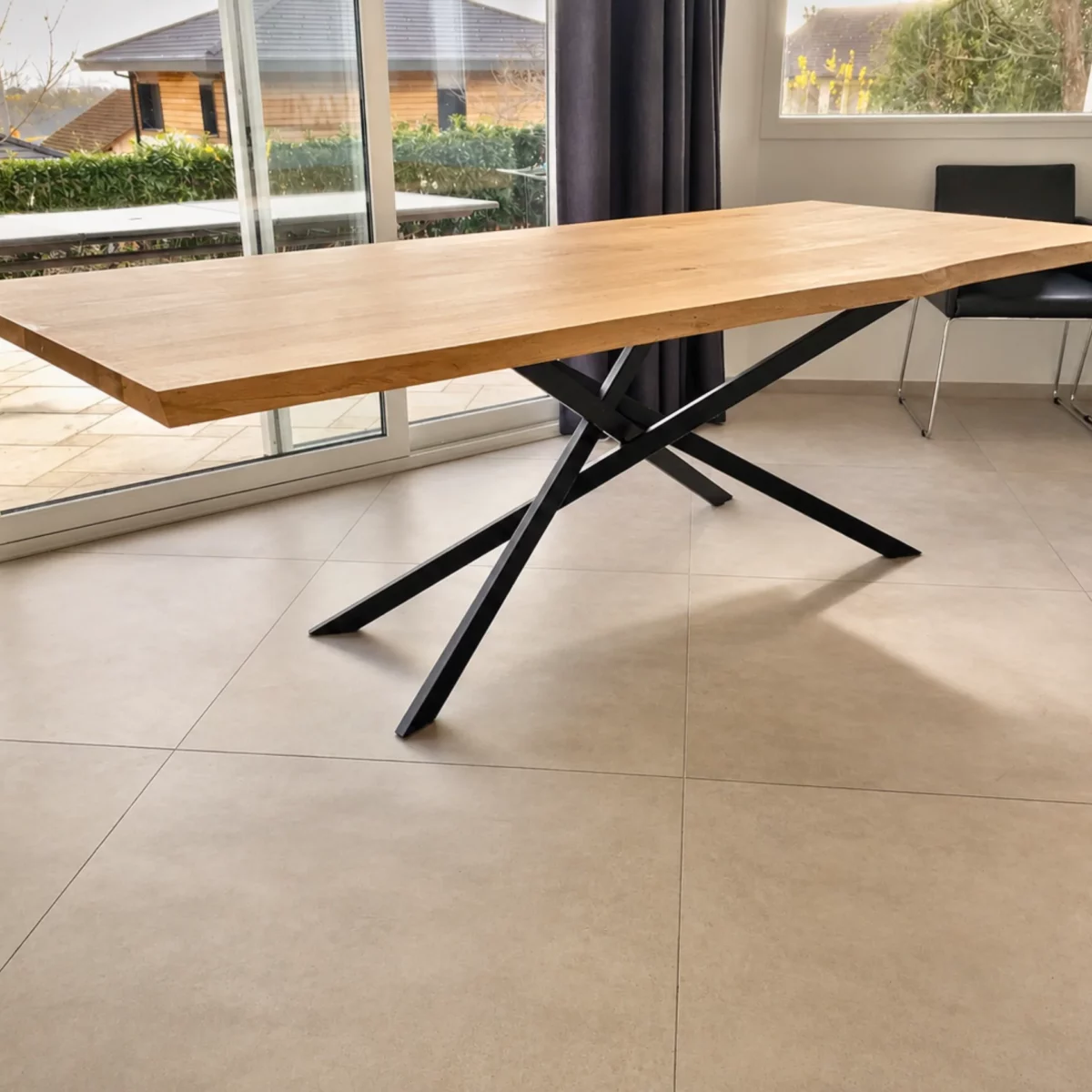 Une table à manger Mikado