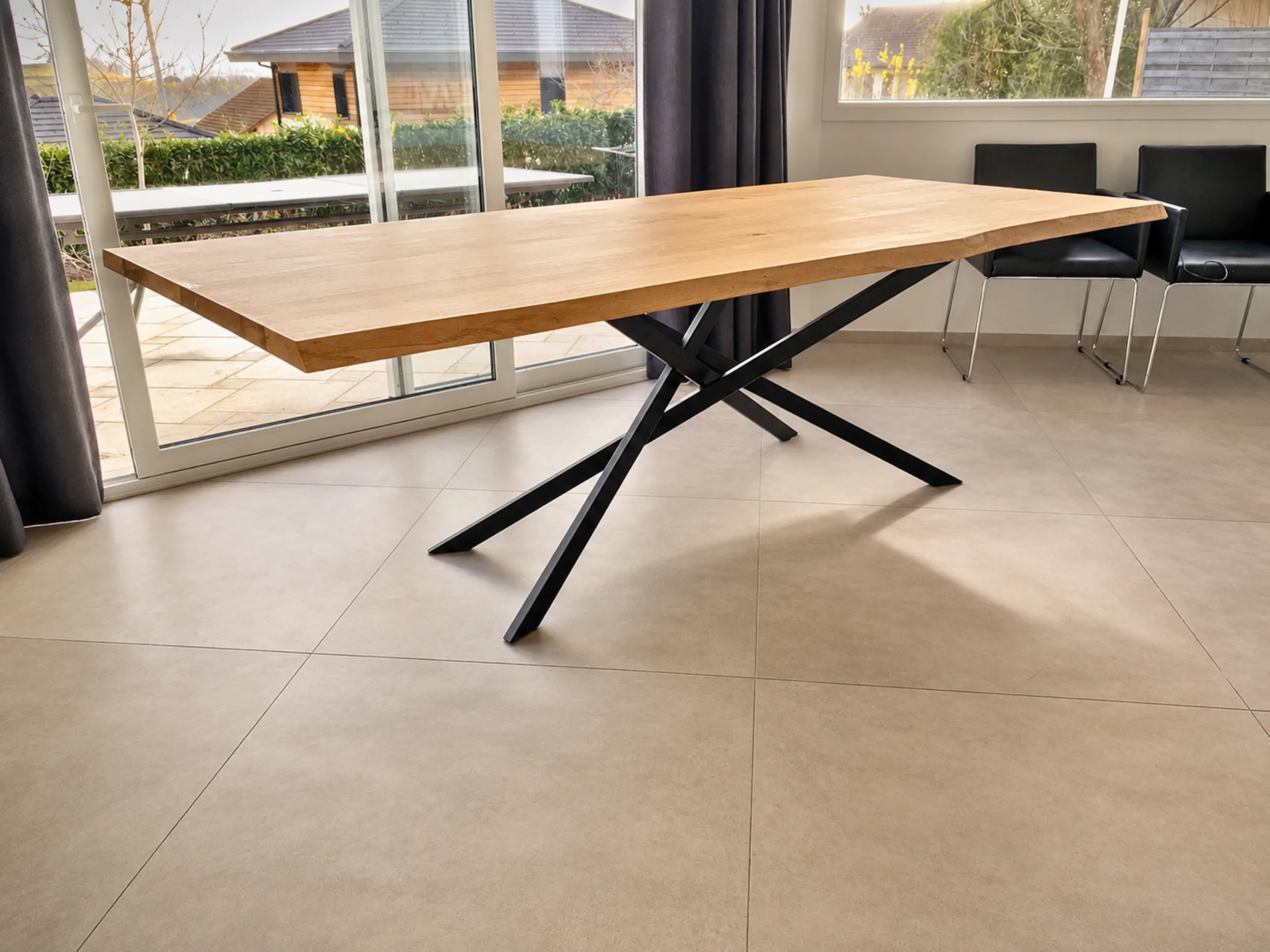 Une table à manger Mikado