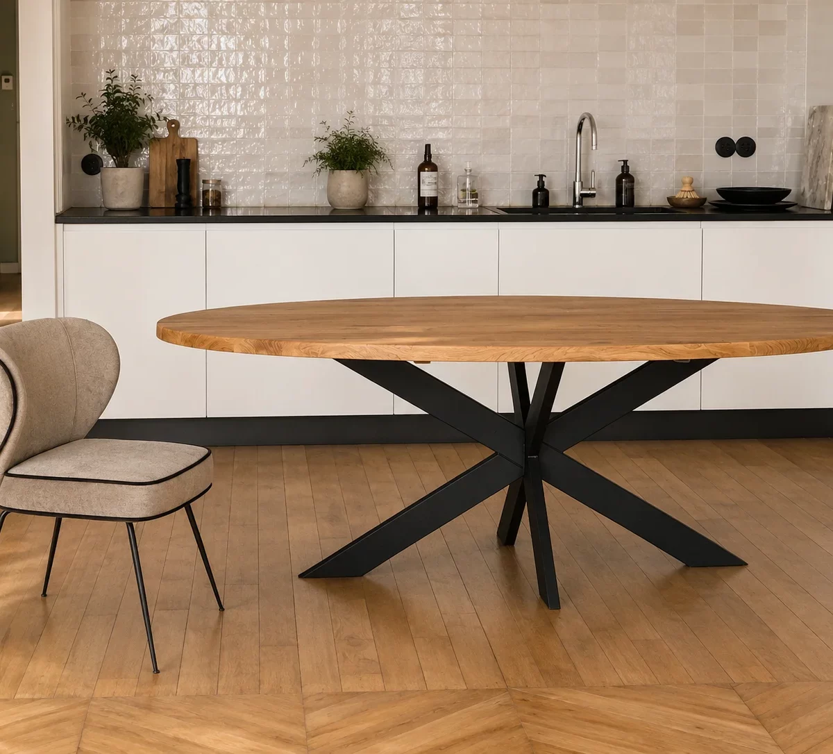 Une table en bois industriel