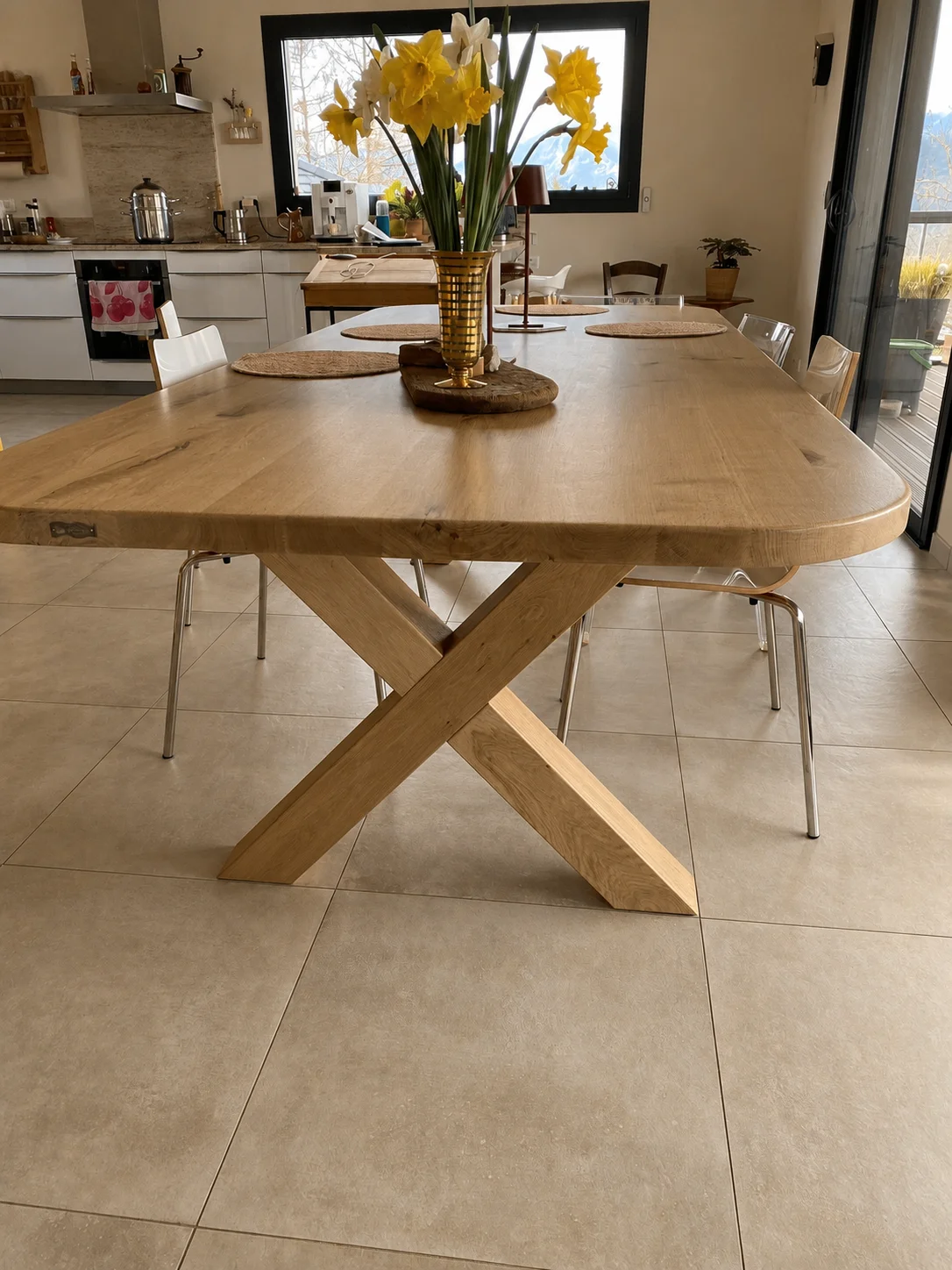 Une table en chêne massif