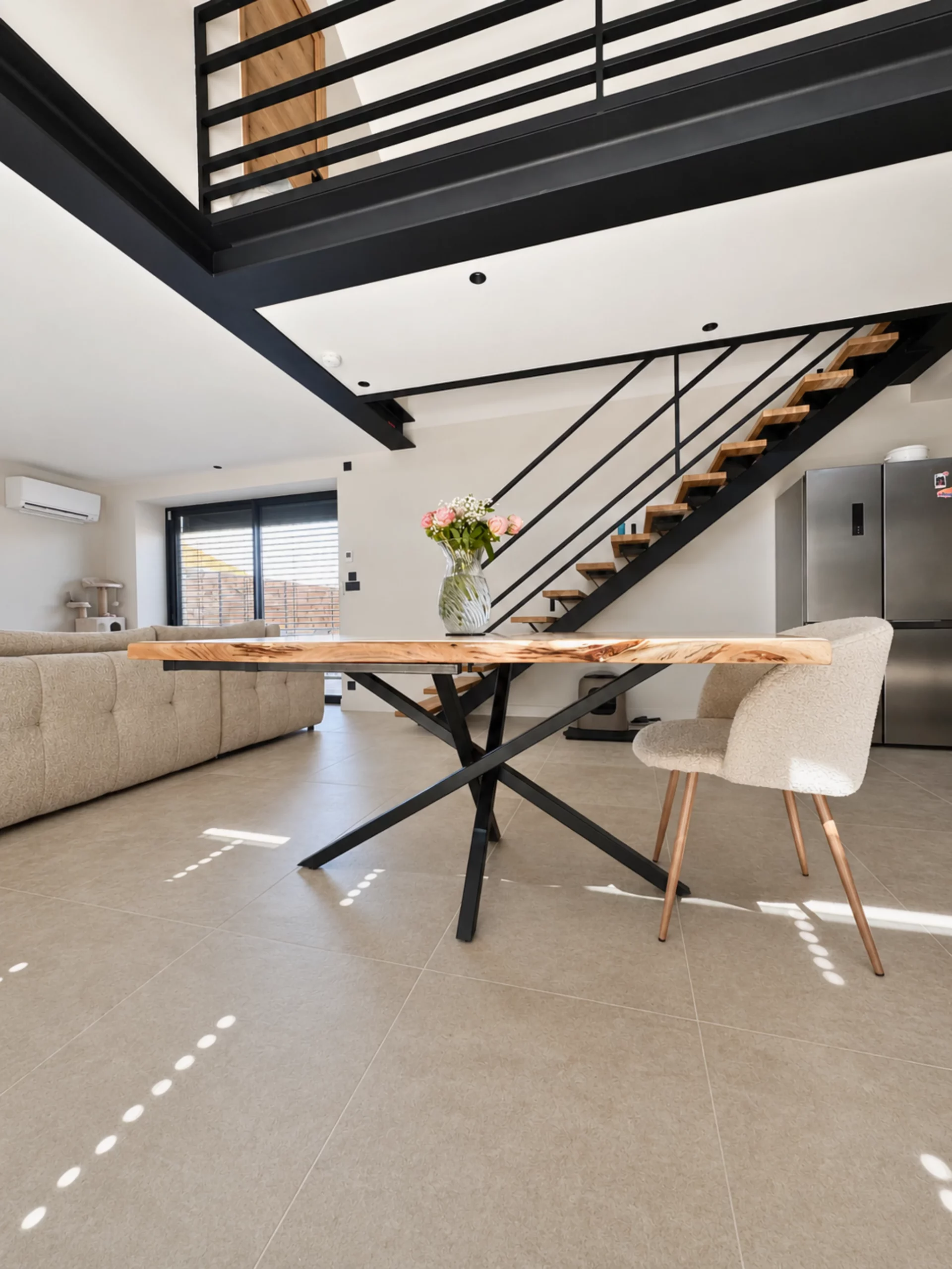 Une table pied Mikado