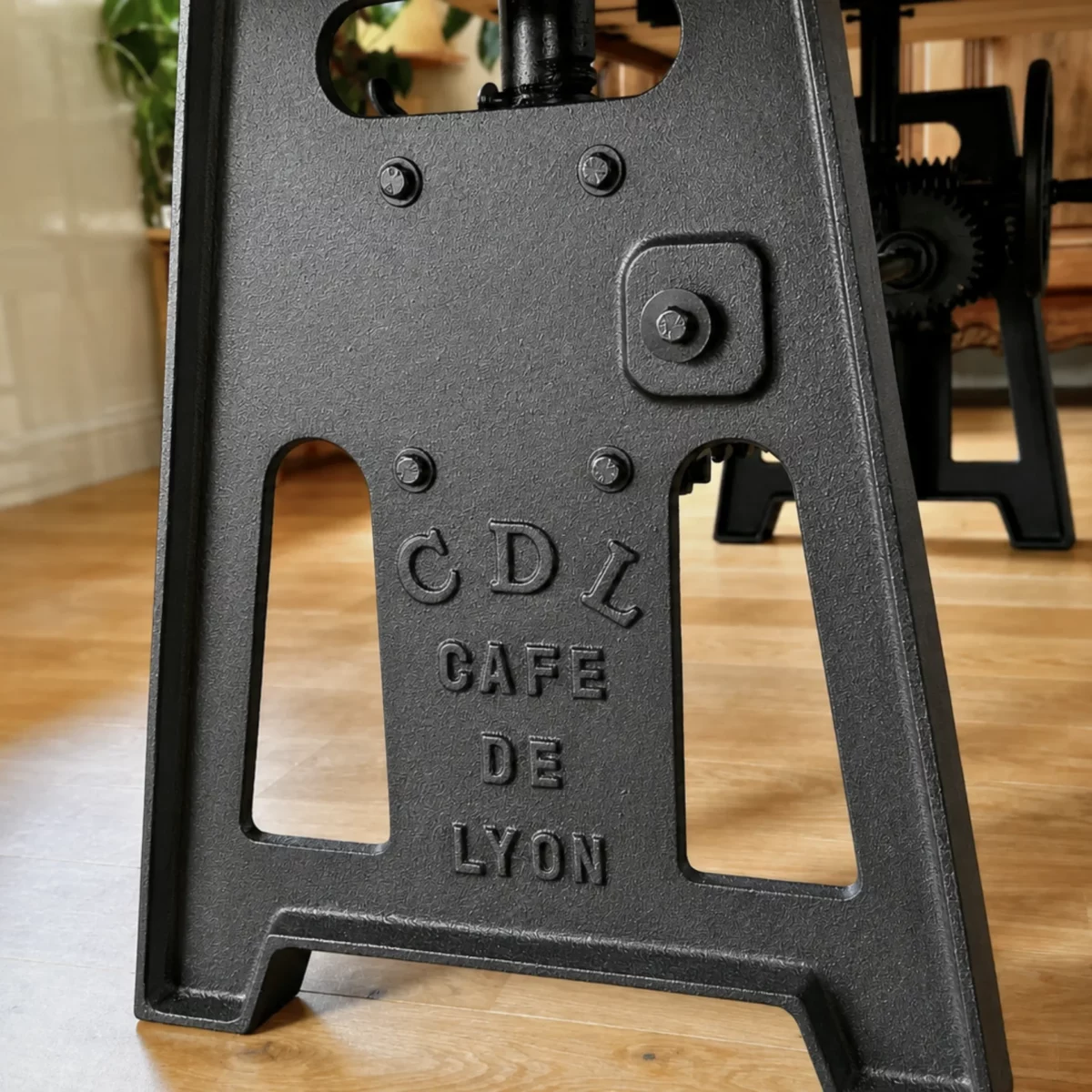 Une table réglable en hauteur industrielle