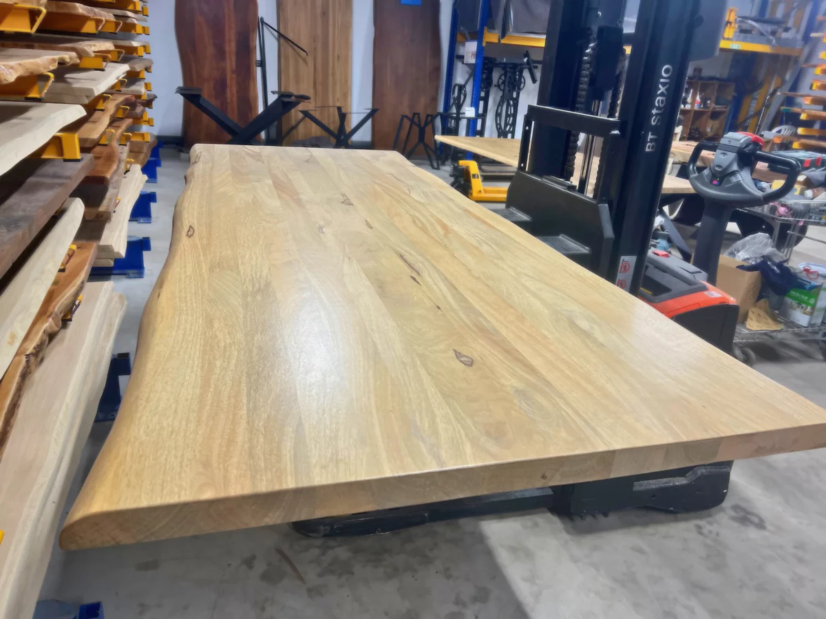 Un plateau en manguier sur mesure