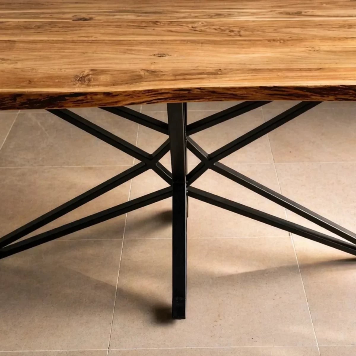 Un pied en acier pour table