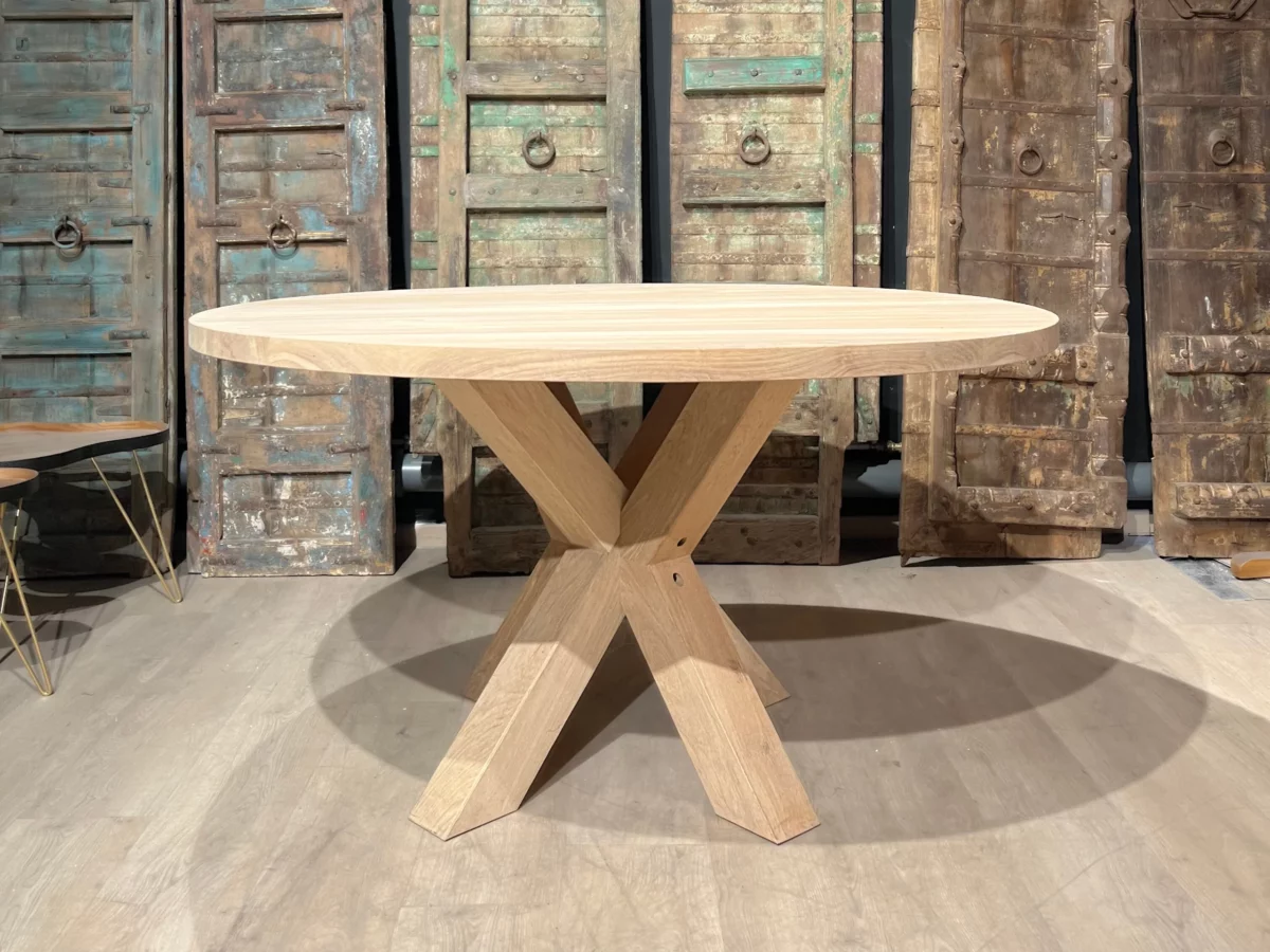 Une table ronde en chêne