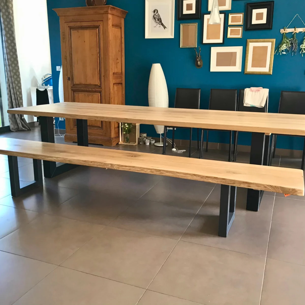 Un banc de table à manger