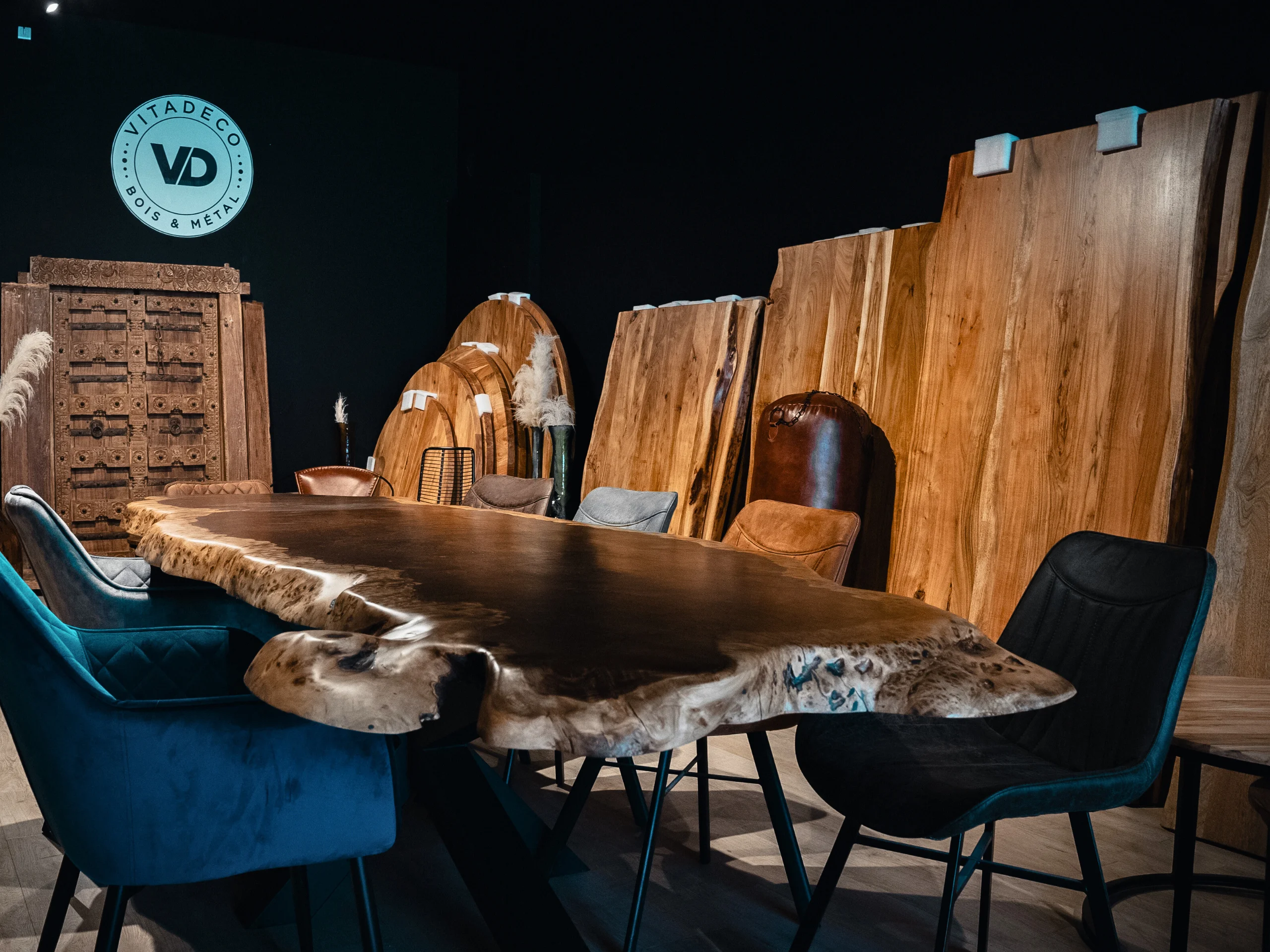 Des plateaux de table en bois massif