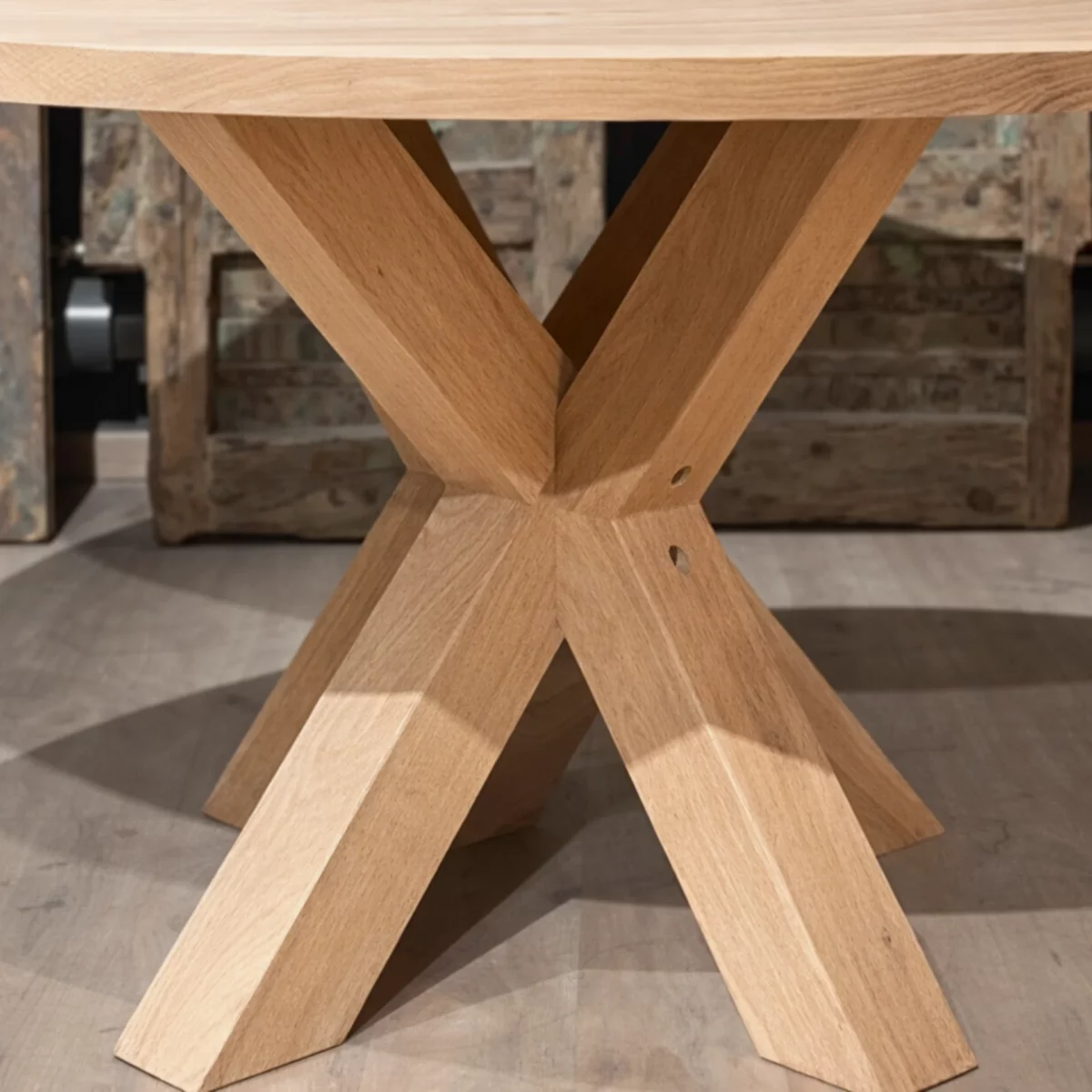 Un pied en bois pour table ronde