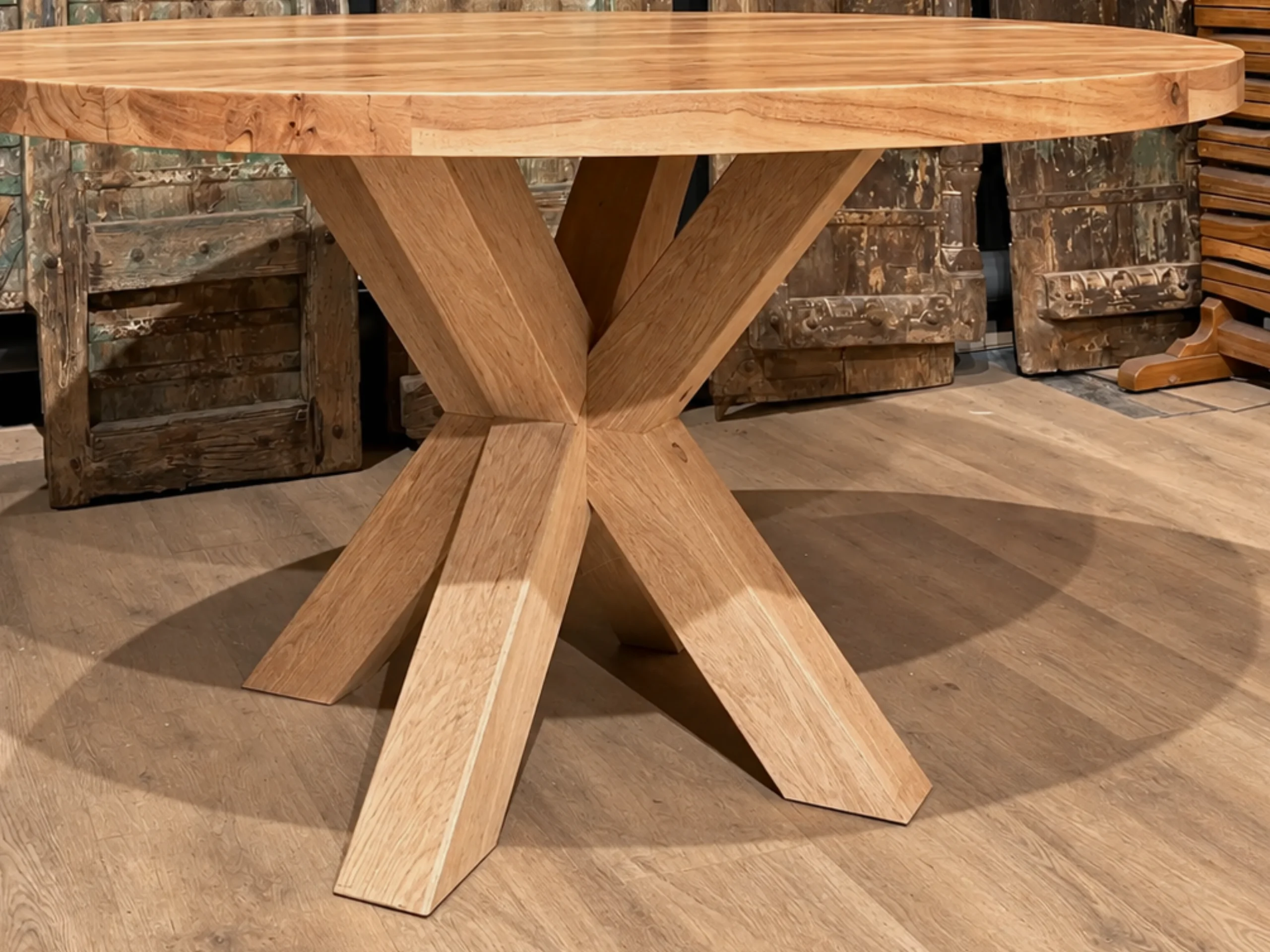 A central leg for a round table