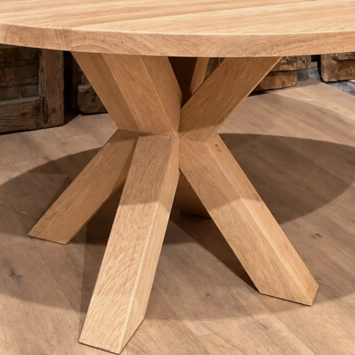 Un pied en chêne pour table ronde