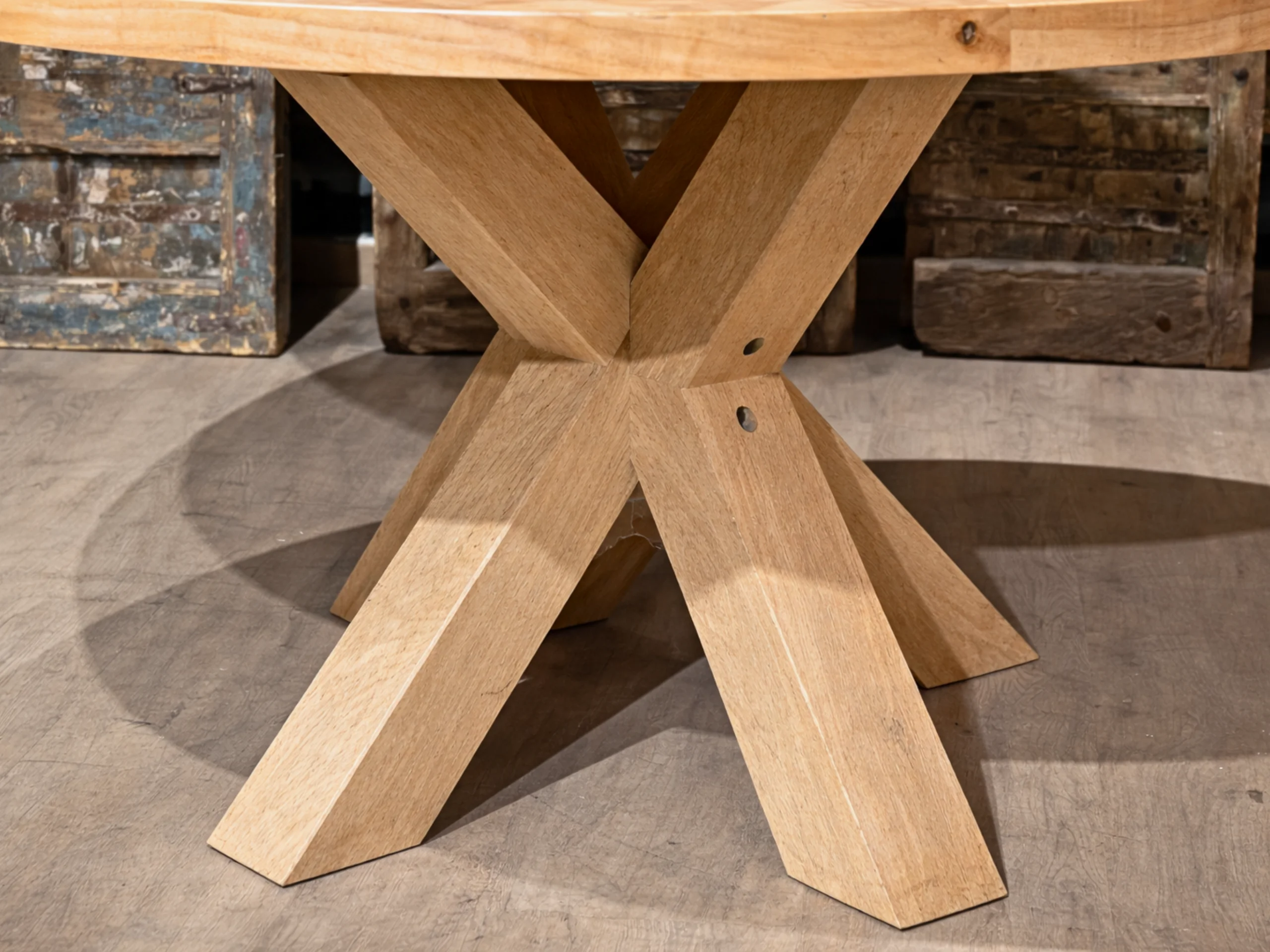 Un pied de table ronde central