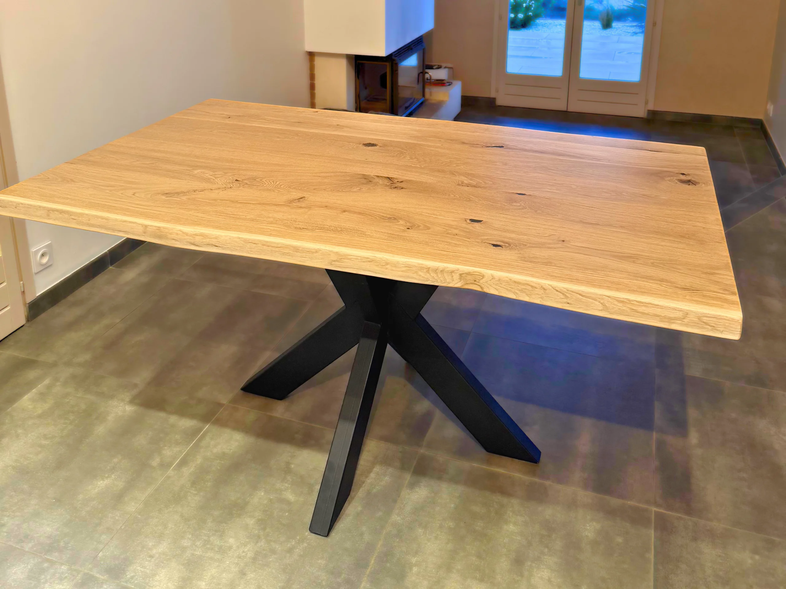 Une petite table de cuisine