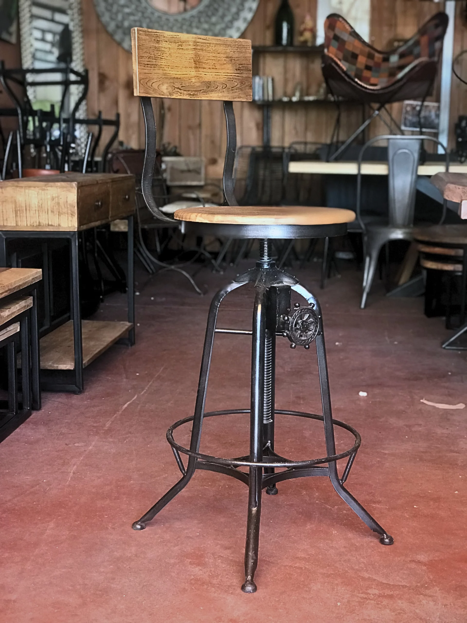 Un tabouret haut industriel