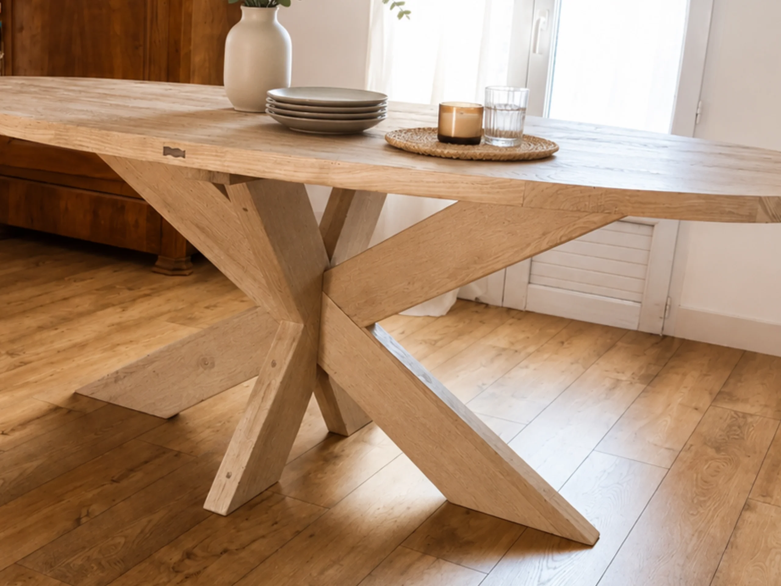 Un pied en bois massif pour table à manger