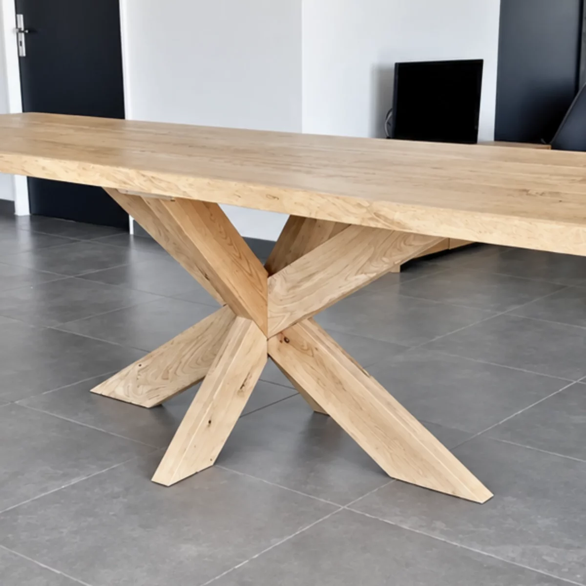 Un pied de table en chêne massif