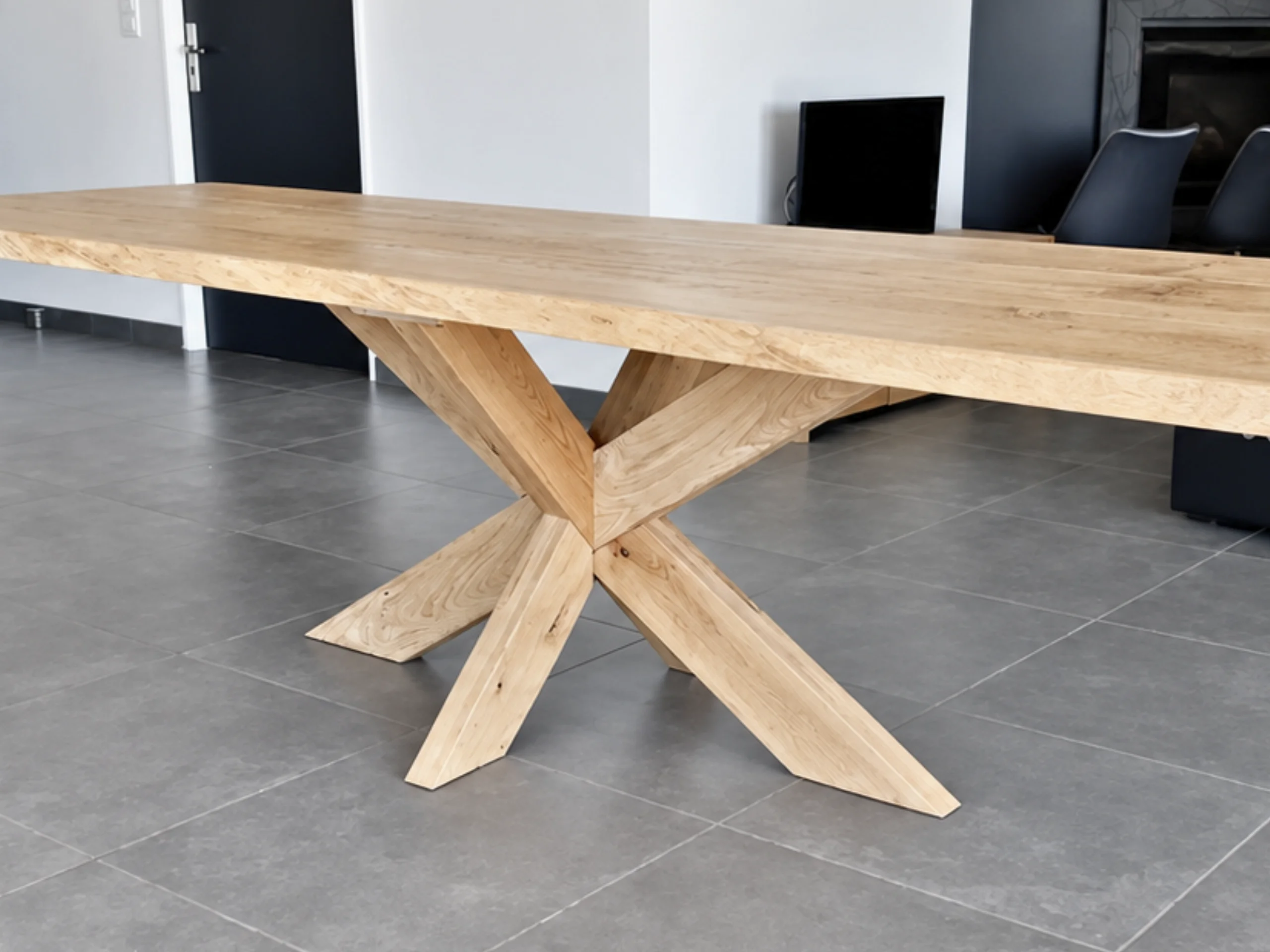 Un pied de table en chêne massif