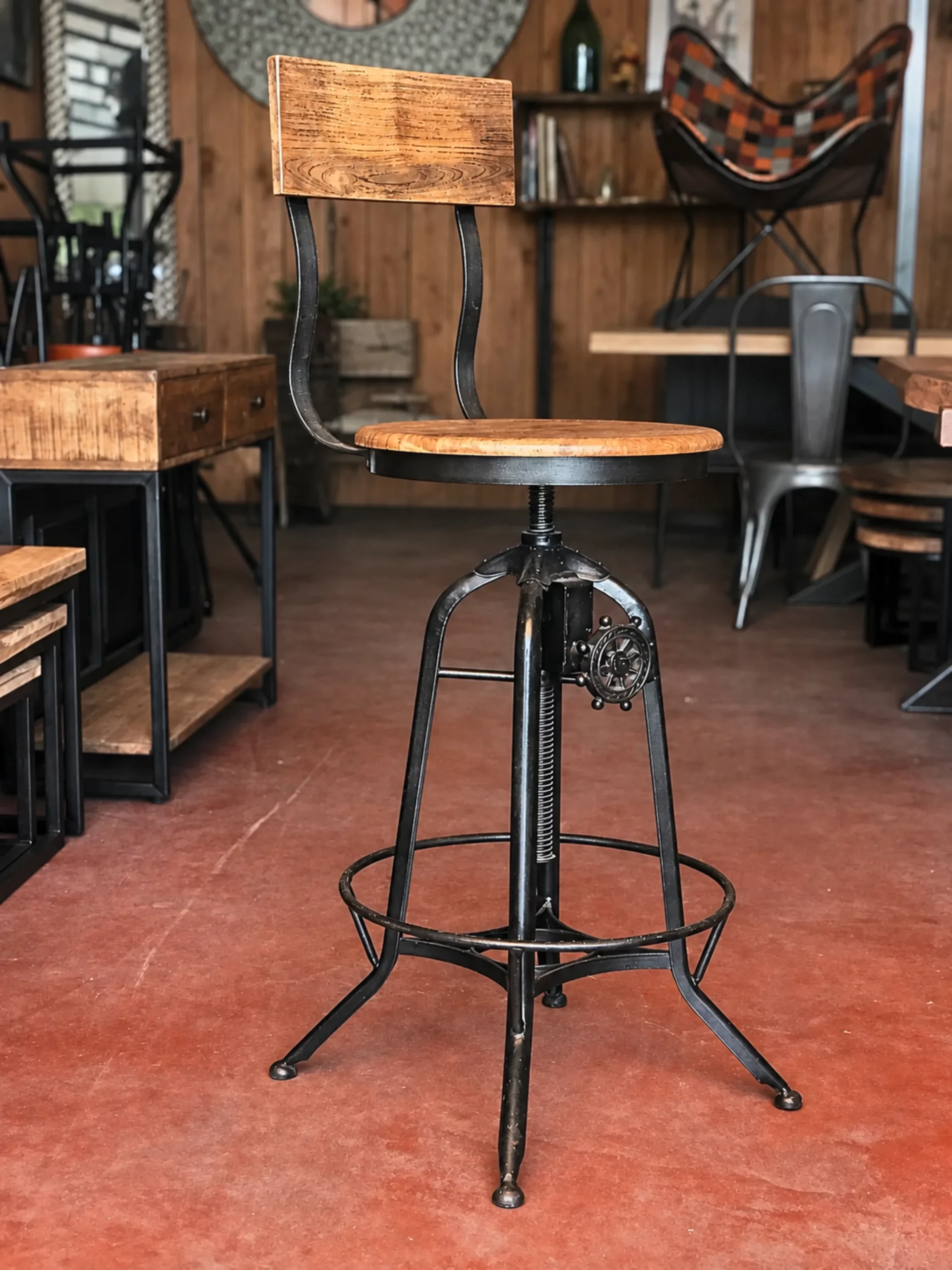 Un tabouret bois et fer