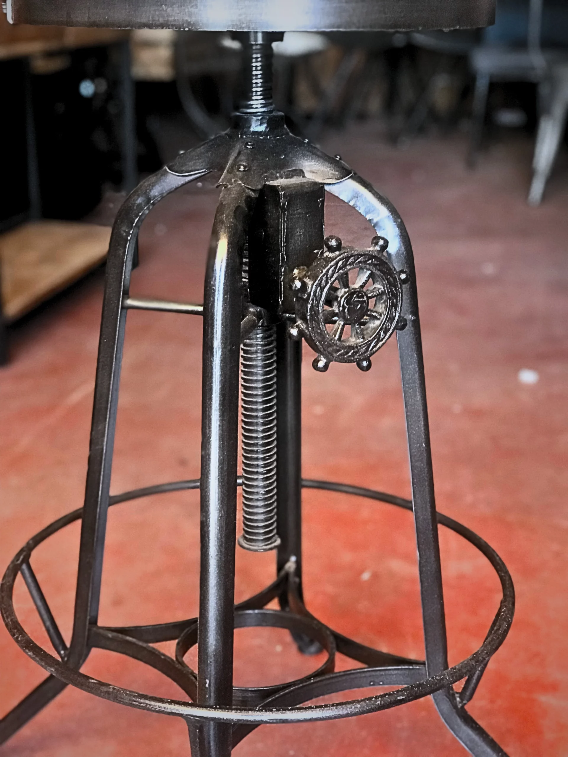 Le système de réglage d'un tabouret industriel