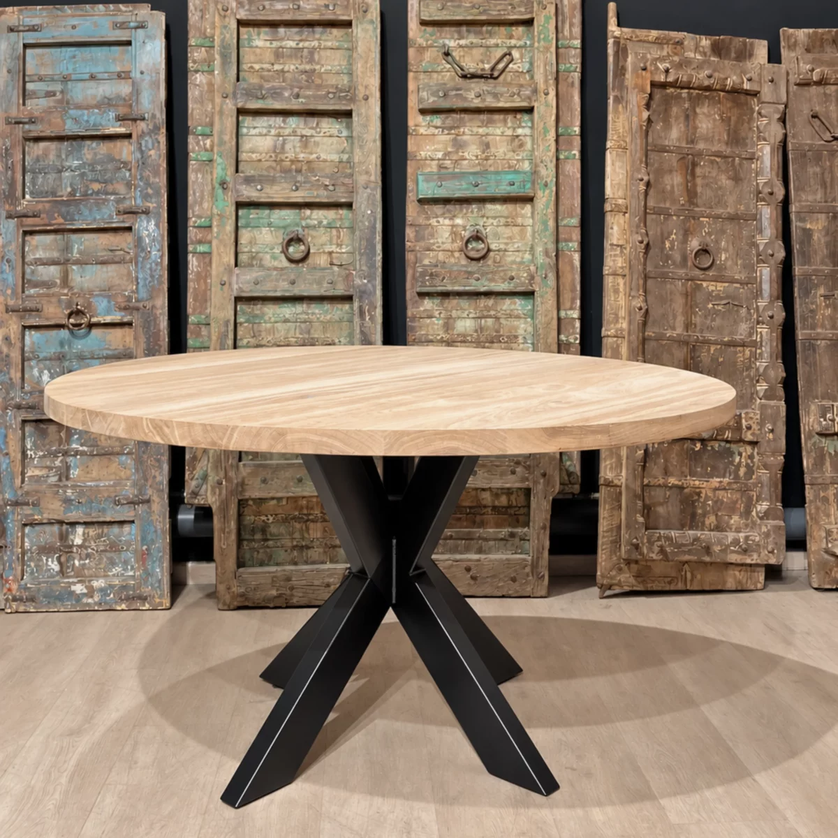 Une tbale à manger ronde design