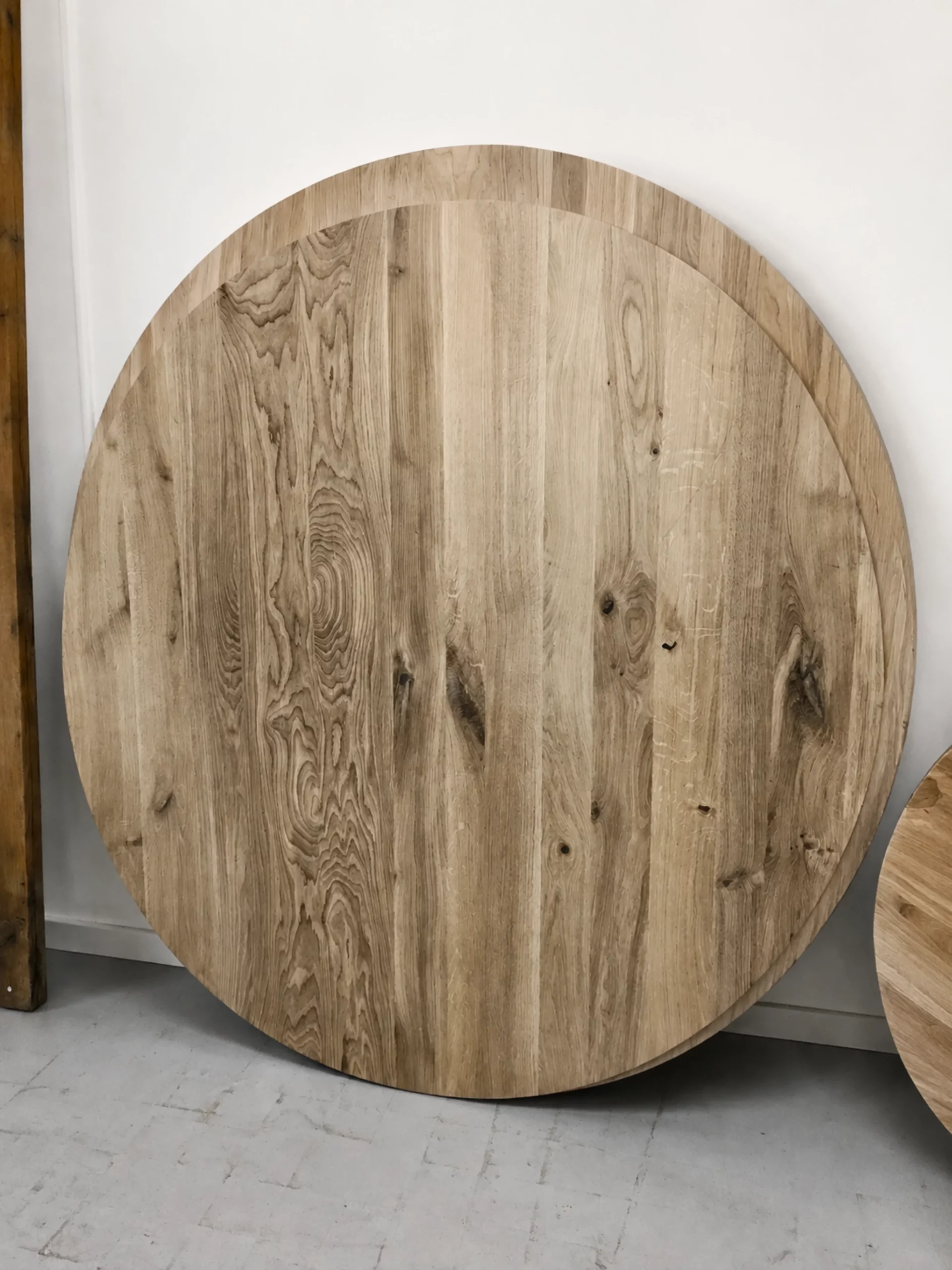 Un plateau en bois rond