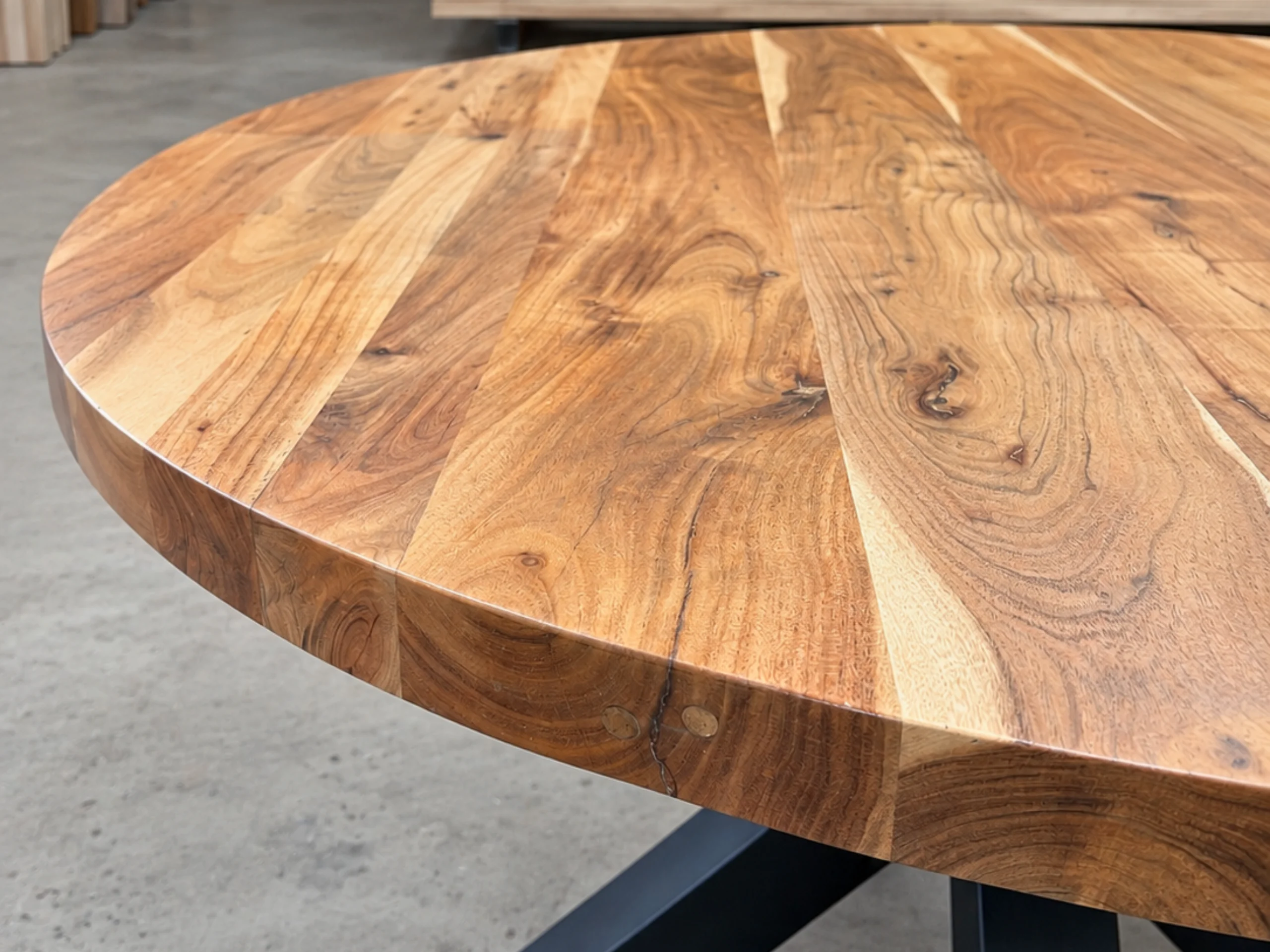 Un plateau de table basse ronde