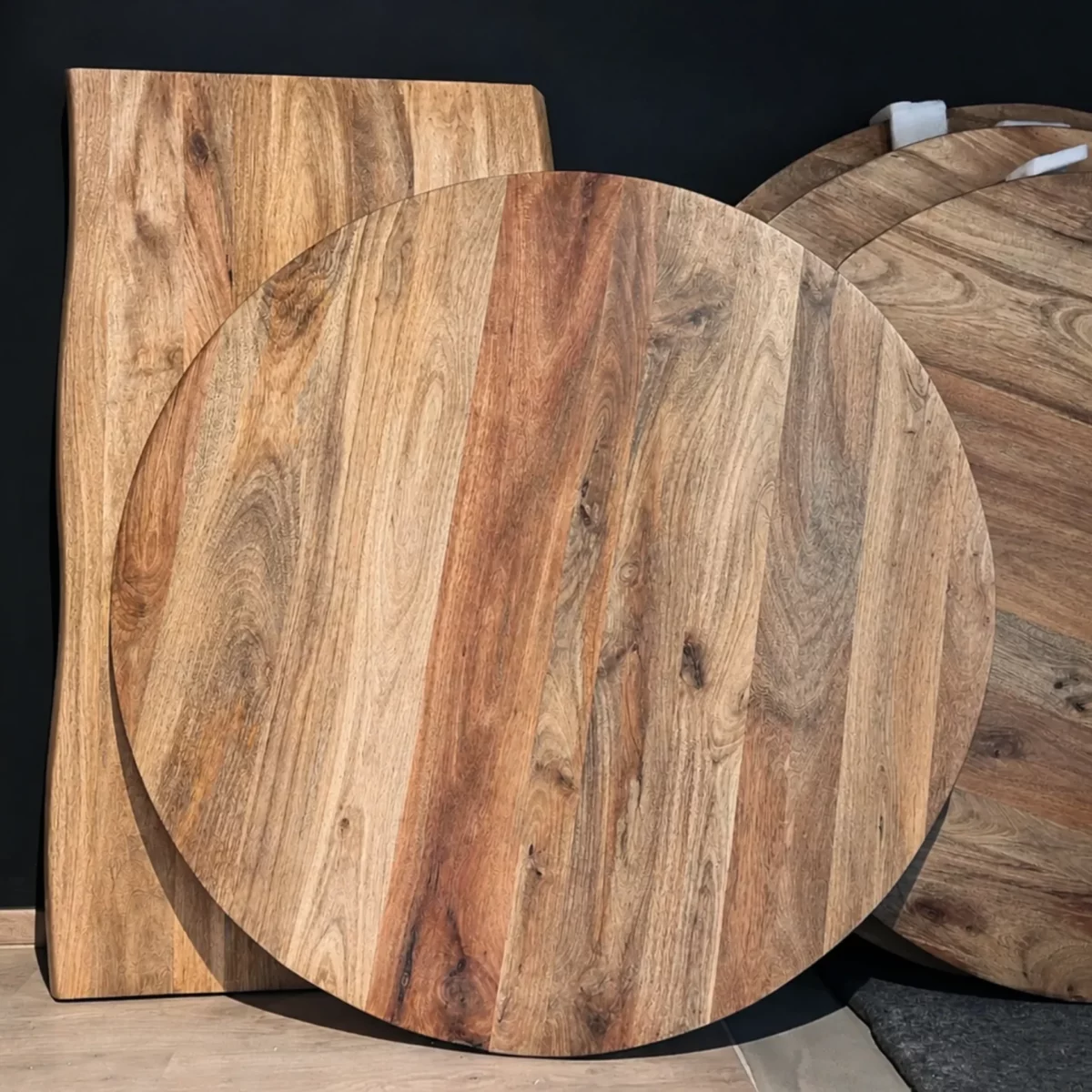 Un plateau en manguier sur mesure