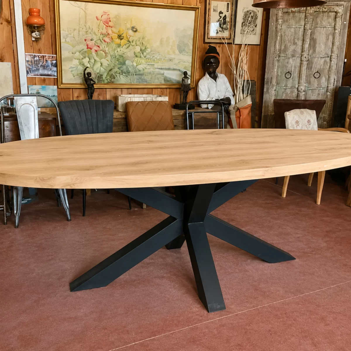 Un plateau de table en bois