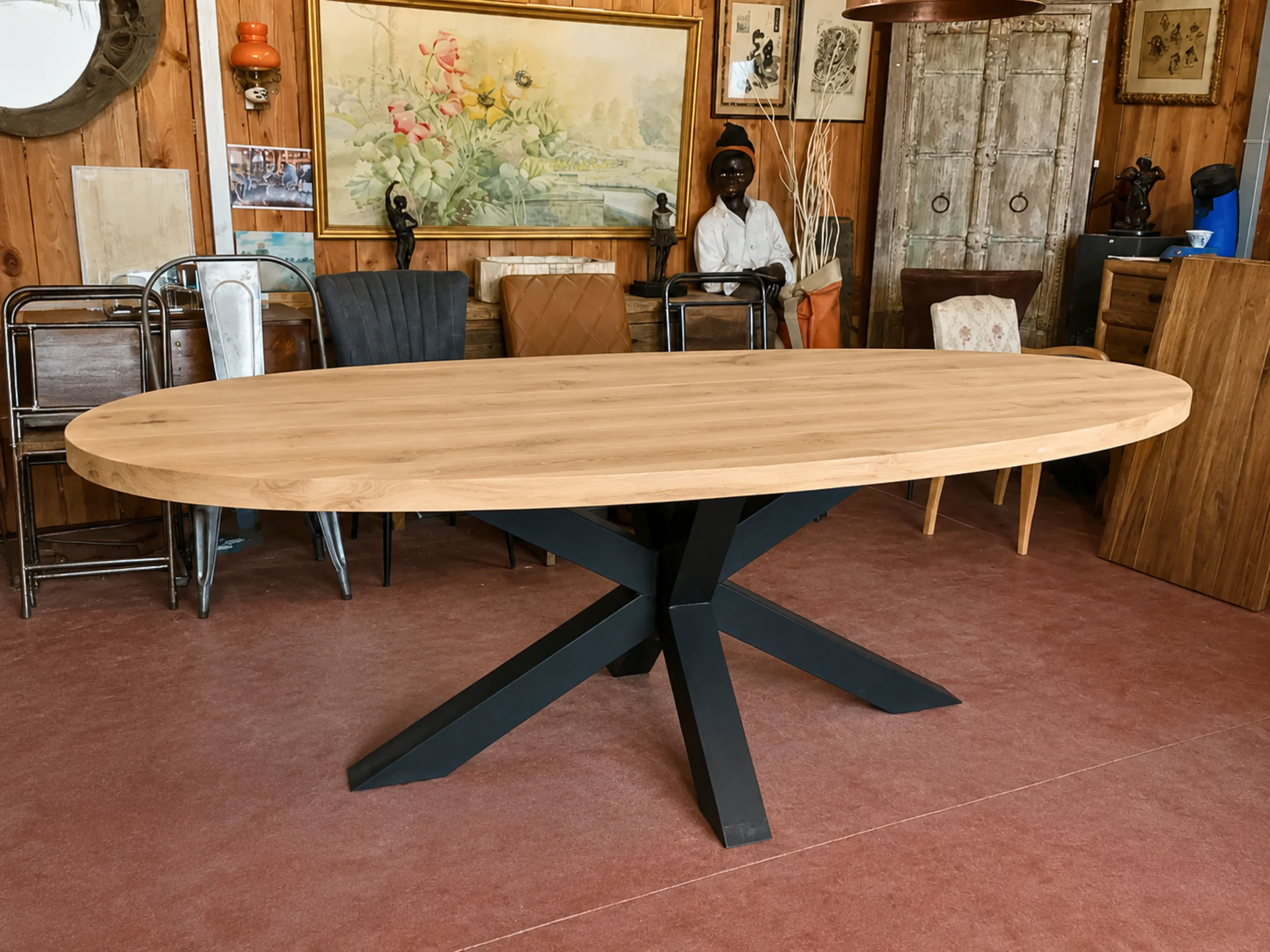 Un plateau de table en bois