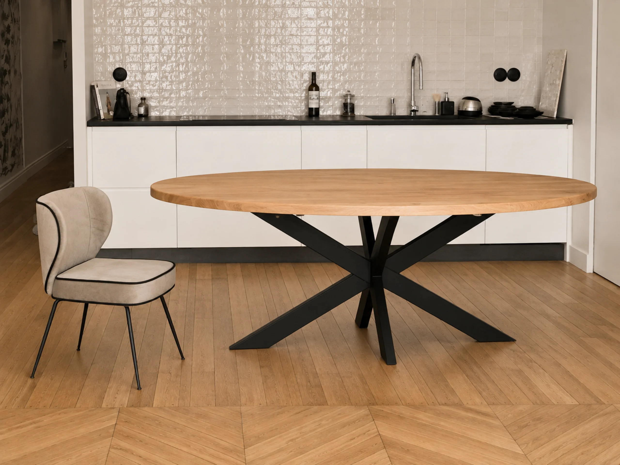 Un plateau de table ovale